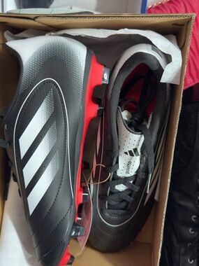 adidas Men’s Black & White Athletic Soccer Cleats Black 61/2 New in box